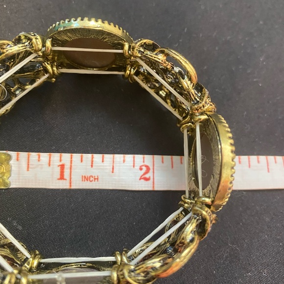 Vintage  costume cameo stretch cuff brac… - Picture 7 of 8